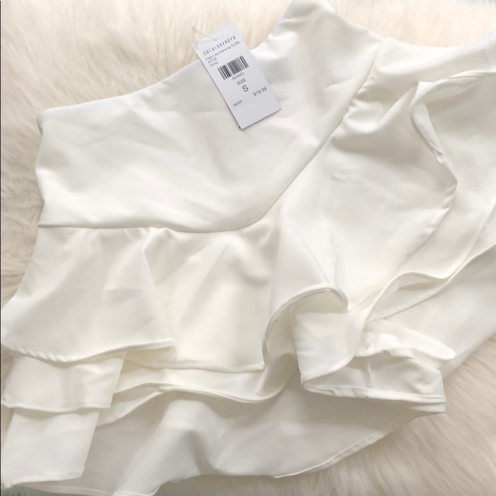 Fashion Nova “Feel like Dancing Ruffle” shorts.